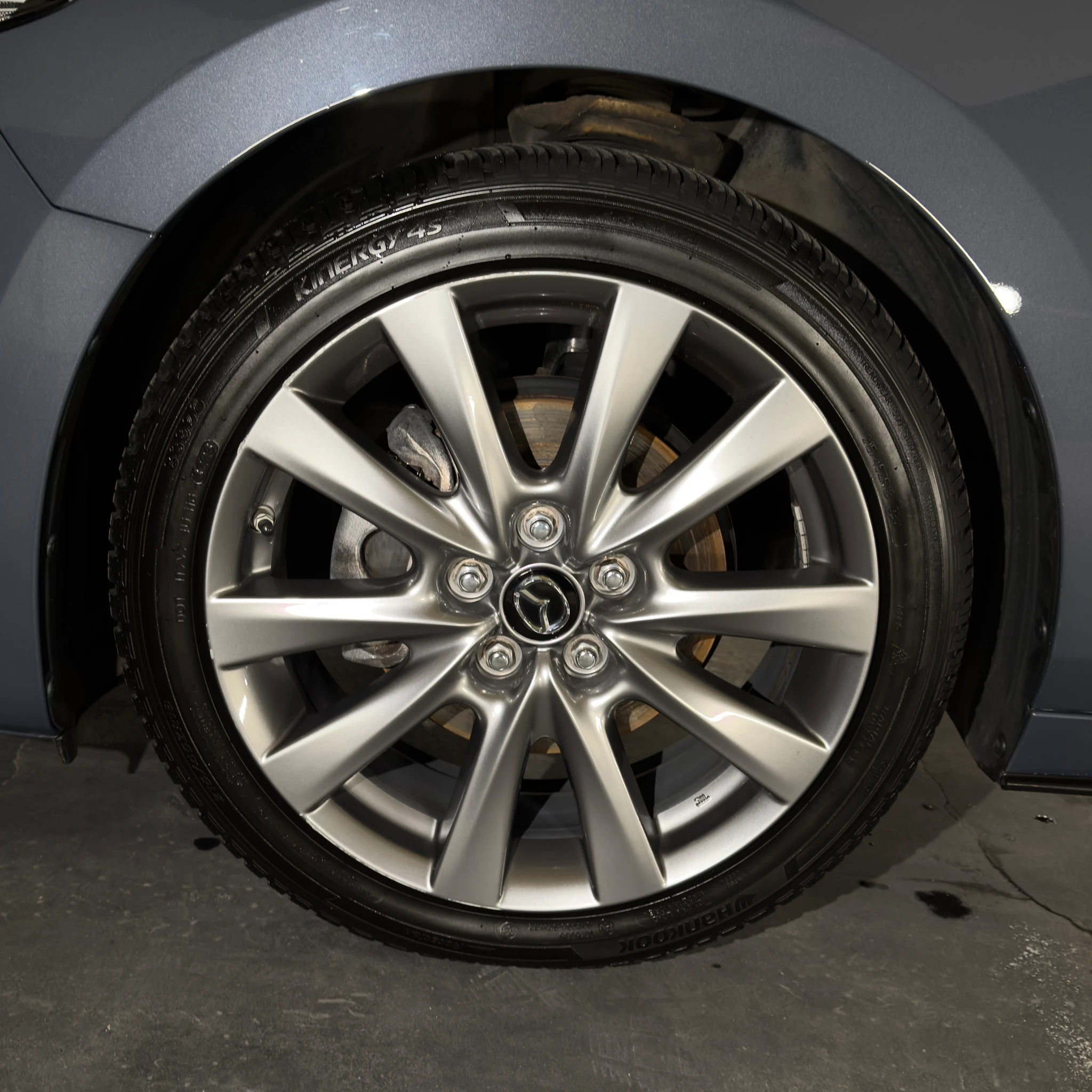 Mazda 3 z 2025 roku po aplikacji folii PPF - widok boczny