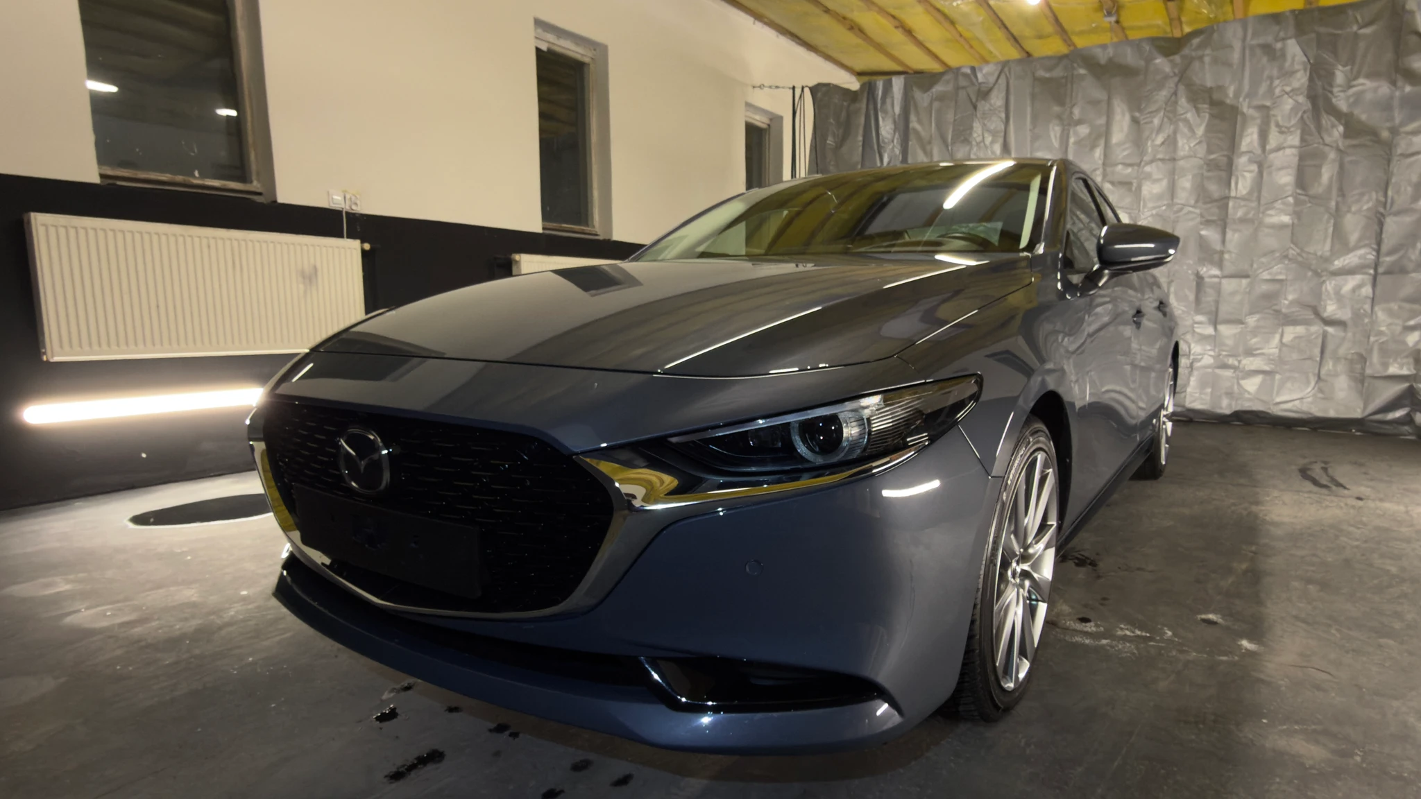 Mazda 3 z 2025 roku po korekcie lakieru - widok z przodu