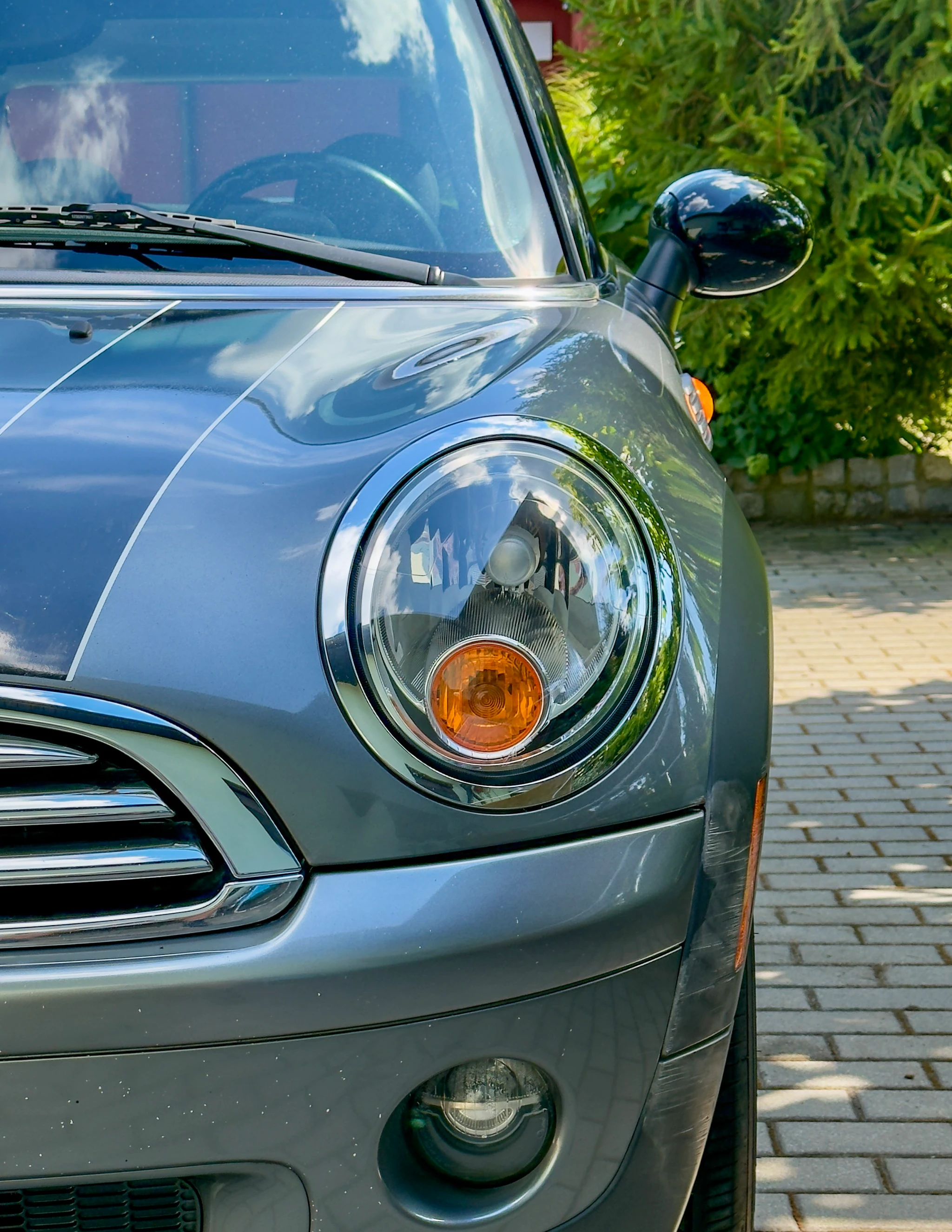 Reflektor Mini Cooper z 2008 roku po renowacji